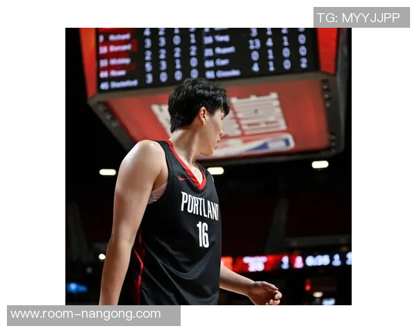 媒体人杨瀚森当众流泪展现真实情感无惧外界评价